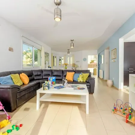 Emily Πρωταράς